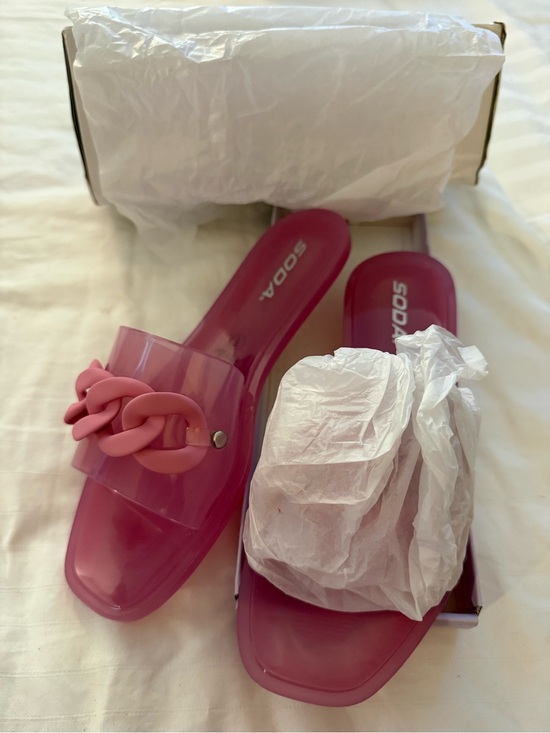 Soda Shoes - Brand new size 7 SODA Women's Pink Jelly Chain Slide Sandals